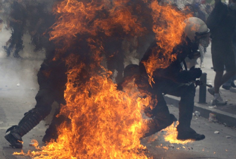В Греции — новые столкновения демонстрантов с полицией