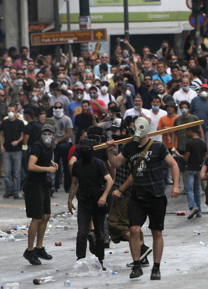 Фотография: В Греции - новые столкновения демонстрантов с полицией №5 - BigPicture.ru