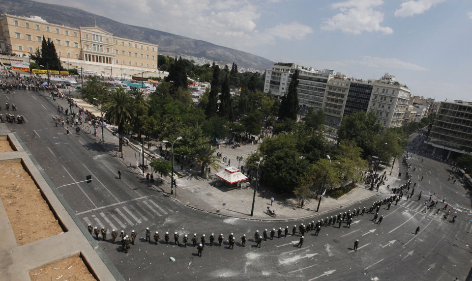 Фотография: В Греции - новые столкновения демонстрантов с полицией №7 - BigPicture.ru