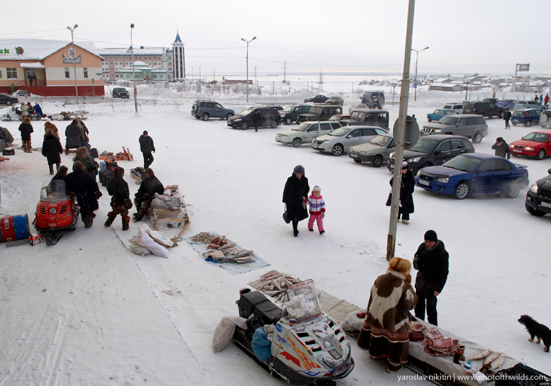 Фотография: Люди из сказок на рынке Салехарда №11 - BigPicture.ru
