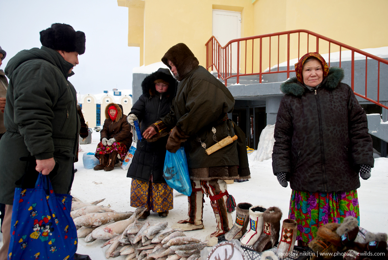 Фотография: Люди из сказок на рынке Салехарда №10 - BigPicture.ru