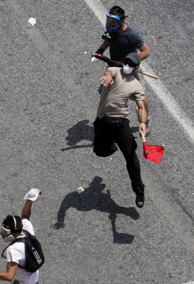 Фотография: В Греции - новые столкновения демонстрантов с полицией №14 - BigPicture.ru