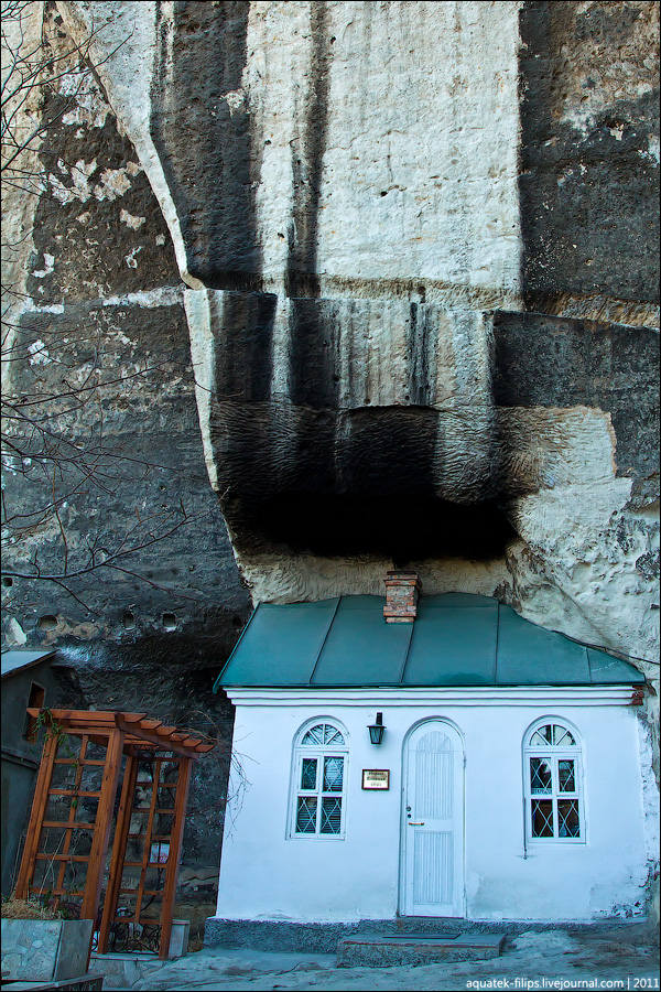 Фотография: Свято-Клементьевский монастырь: обитель в скале №9 - BigPicture.ru