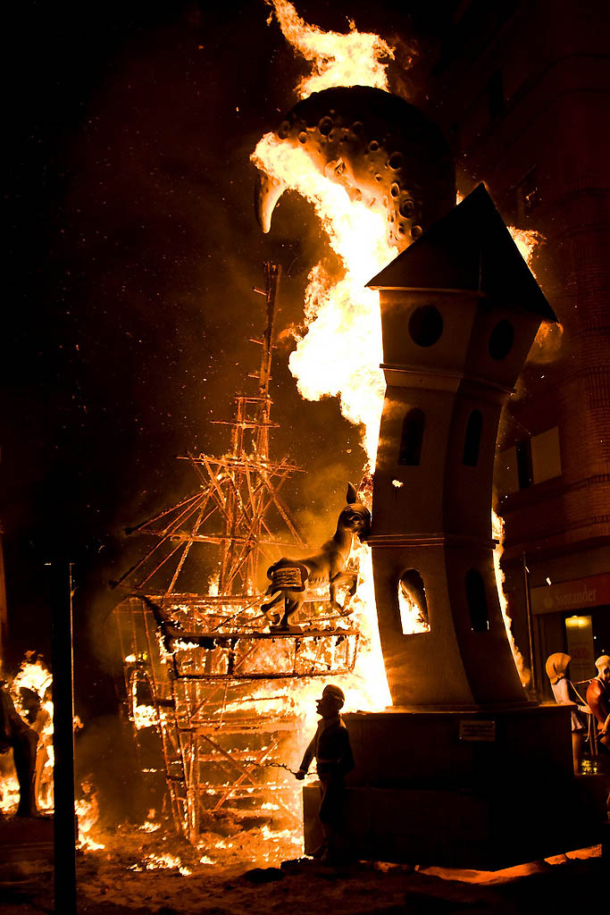 Фотография: Испанский фестиваль Las Fallas: Пламя Валенсии №15 - BigPicture.ru