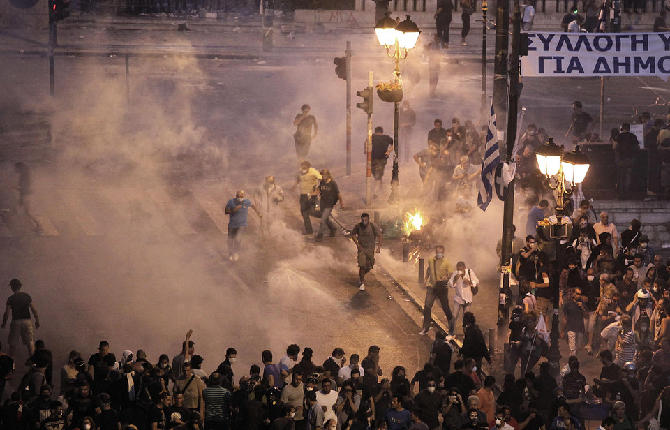 Фотография: В Греции - новые столкновения демонстрантов с полицией №16 - BigPicture.ru