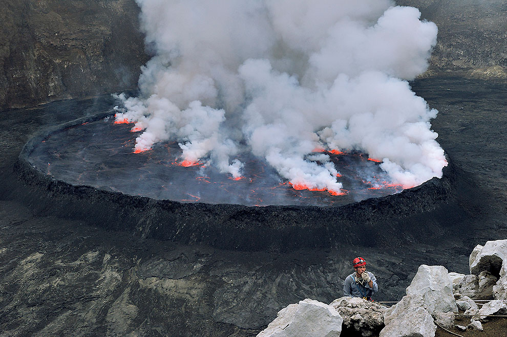 Фотография: Кратер вулкана Нирагонго: путешествие к центру Земли №17 - BigPicture.ru