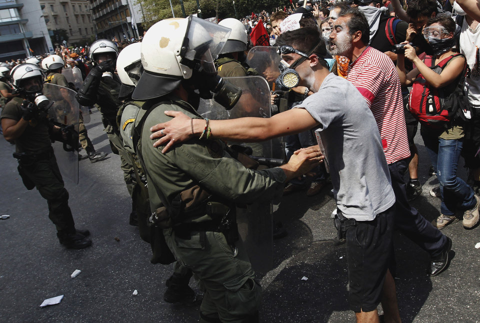 Фотография: В Греции - новые столкновения демонстрантов с полицией №21 - BigPicture.ru