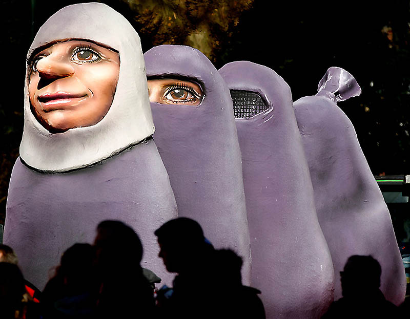 Фотография: Политическая сатира на немецких карнавалах (Часть 2) №11 - BigPicture.ru
