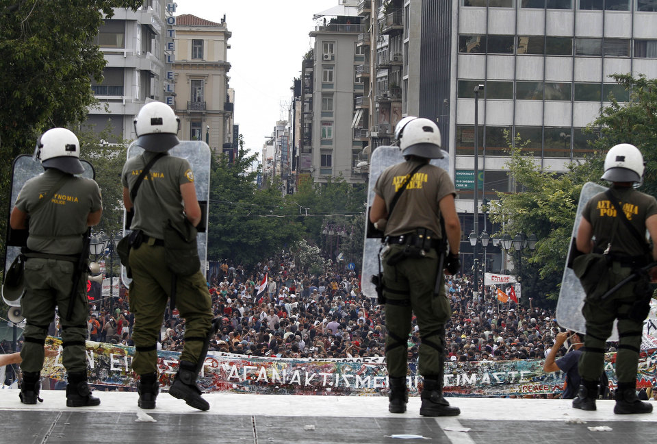 Фотография: В Греции - новые столкновения демонстрантов с полицией №23 - BigPicture.ru