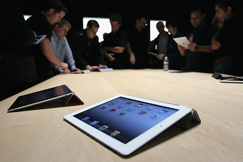Фотография: Стив Джобс представил новый iPad 2 №10 - BigPicture.ru