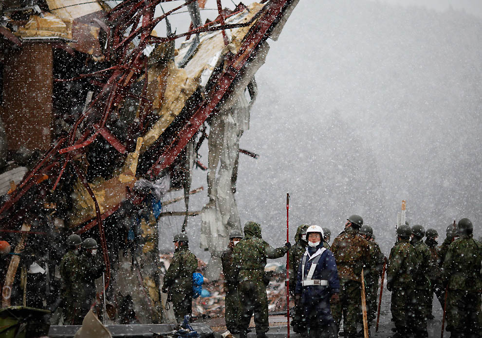 Фотография: Ситуация в Японии после удара стихии №27 - BigPicture.ru