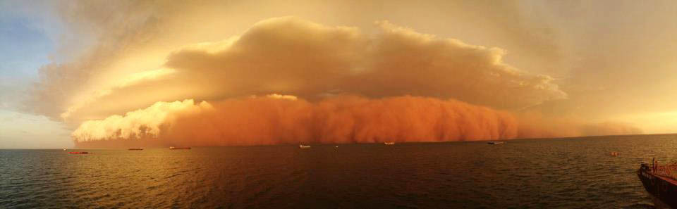 Фотография: Причудливая пыльная буря на западном побережье Австралии №8 - BigPicture.ru