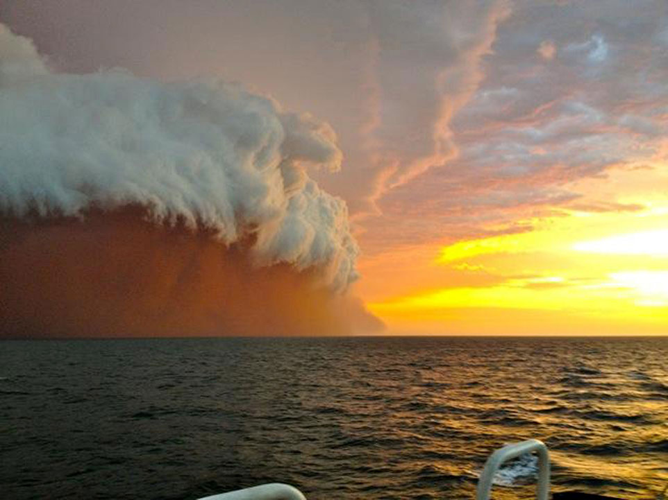Фотография: Причудливая пыльная буря на западном побережье Австралии №6 - BigPicture.ru