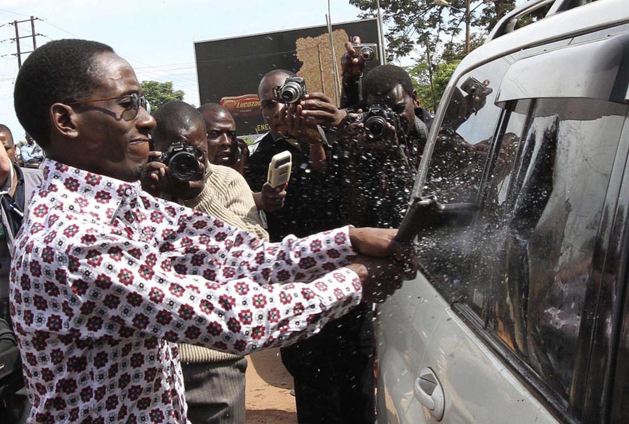 Фотография: Арест лидера оппозиции в Уганде №2 - BigPicture.ru
