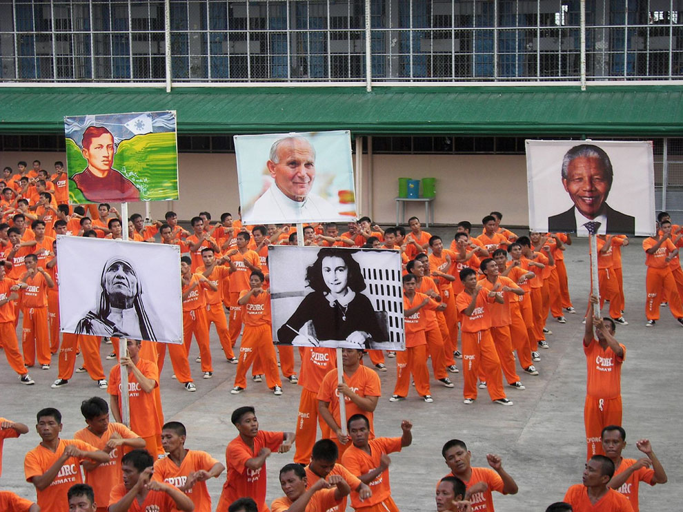 Фотография: Массовый танец заключенных на Филиппинах №5 - BigPicture.ru
