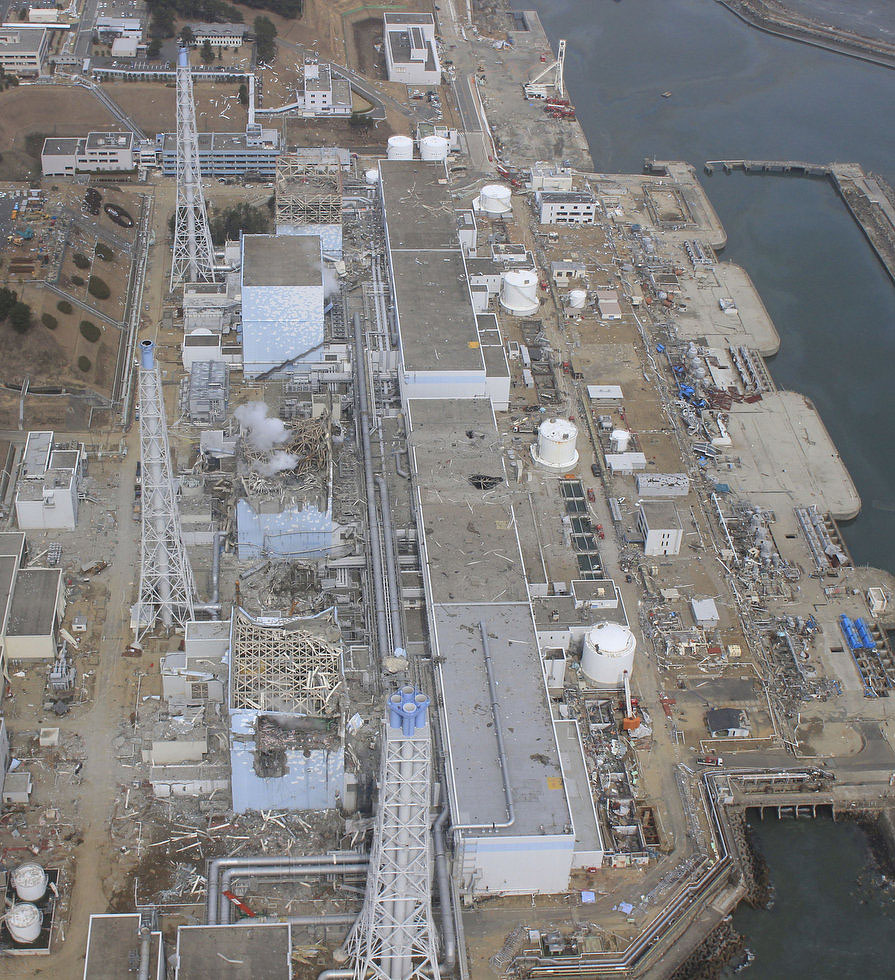 Фотография: АЭС Фукусима-1: Вид сверху №7 - BigPicture.ru