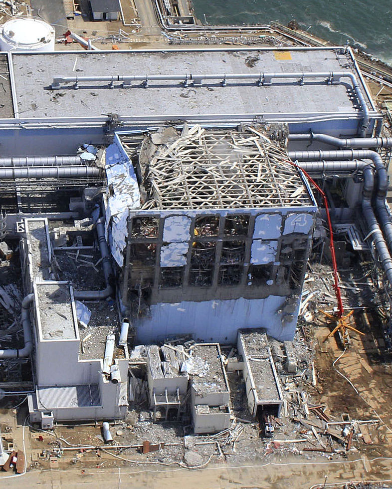 Фотография: АЭС Фукусима-1: Вид сверху №11 - BigPicture.ru