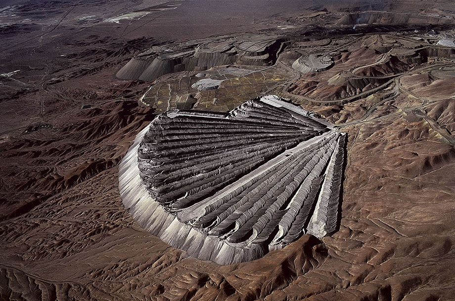 Отвалы медного рудника в Чукикамата, Чили.