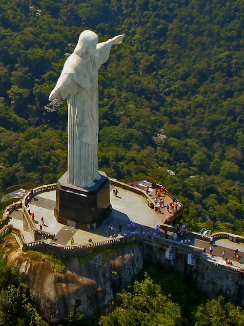 Фотография: Статуя Спасителя Иисуса Христа в Рио-де-Жанейро, Бразилия №14 - BigPicture.ru