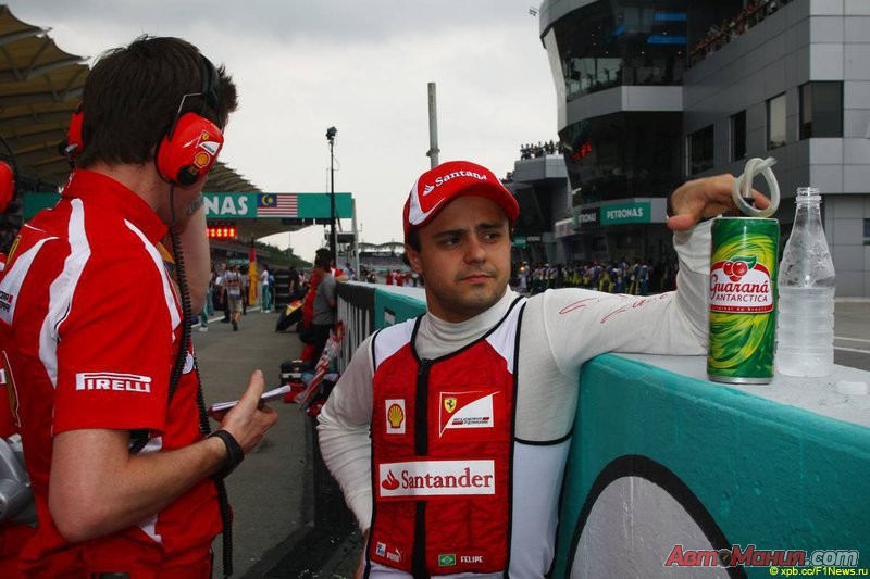 Фотография: Взгляд изнутри Формулы-1: Гран При Малайзии 2011 №15 - BigPicture.ru