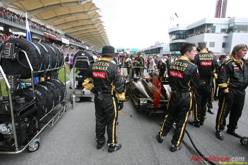 Фотография: Взгляд изнутри Формулы-1: Гран При Малайзии 2011 №18 - BigPicture.ru