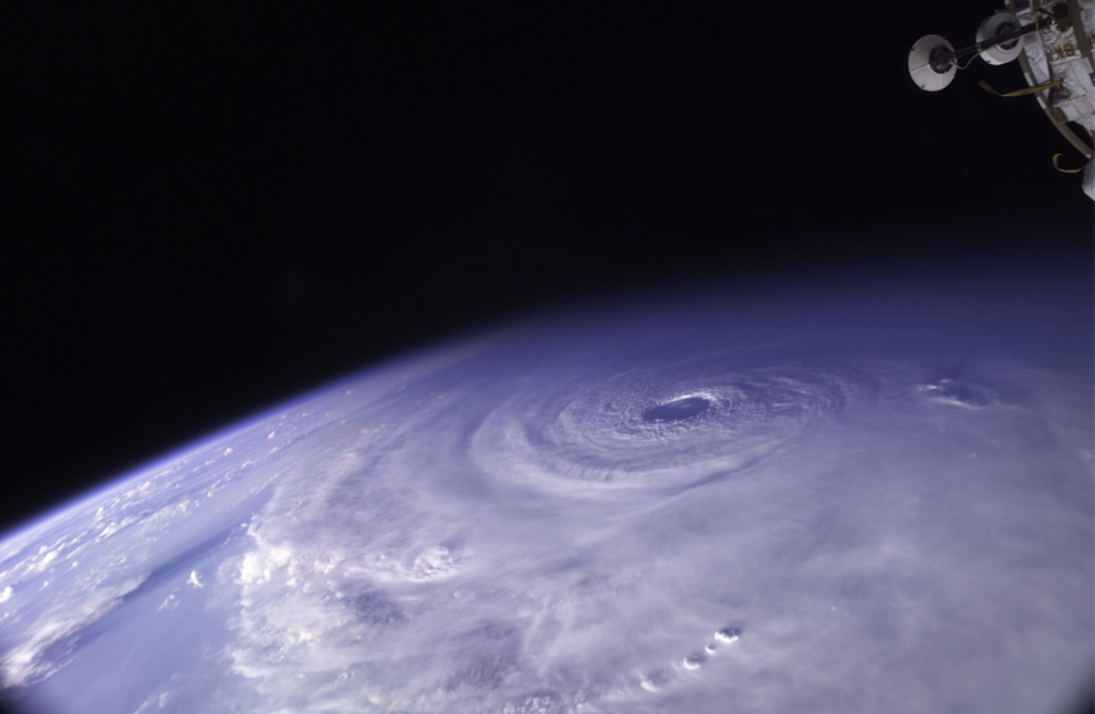 Фотография: Ураганы – вид из космоса №19 - BigPicture.ru