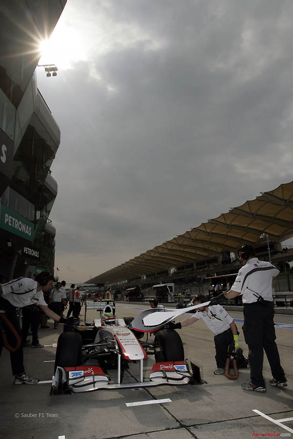 Фотография: За кадром Формулы-1: Малайзия 2011 – подготовка, квалификация №41 - BigPicture.ru
