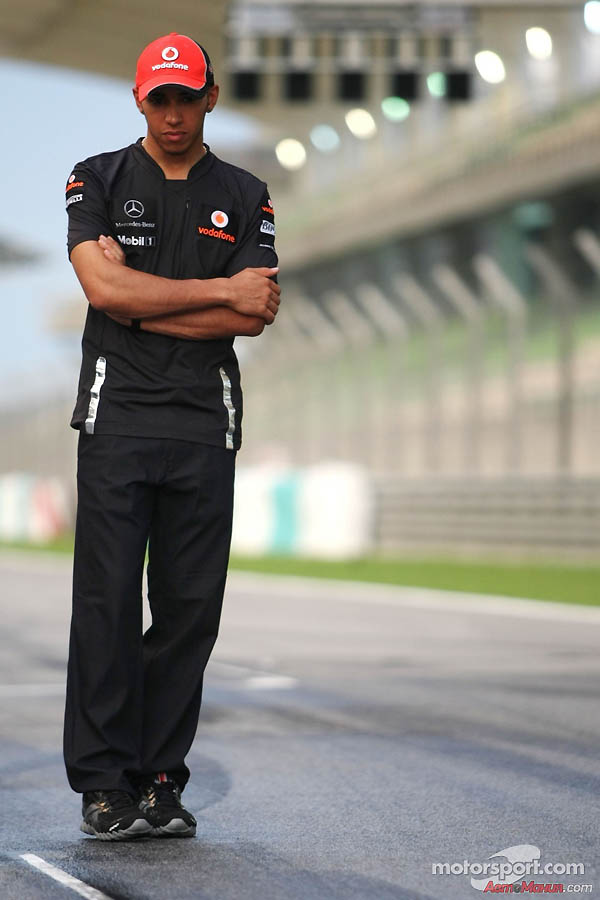 Фотография: Взгляд изнутри Формулы-1: Гран При Малайзии 2011 №6 - BigPicture.ru