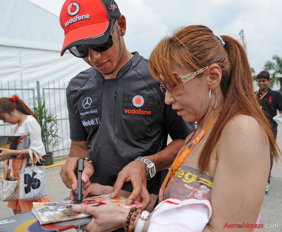 Фотография: За кадром Формулы-1: Малайзия 2011 – подготовка, квалификация №9 - BigPicture.ru
