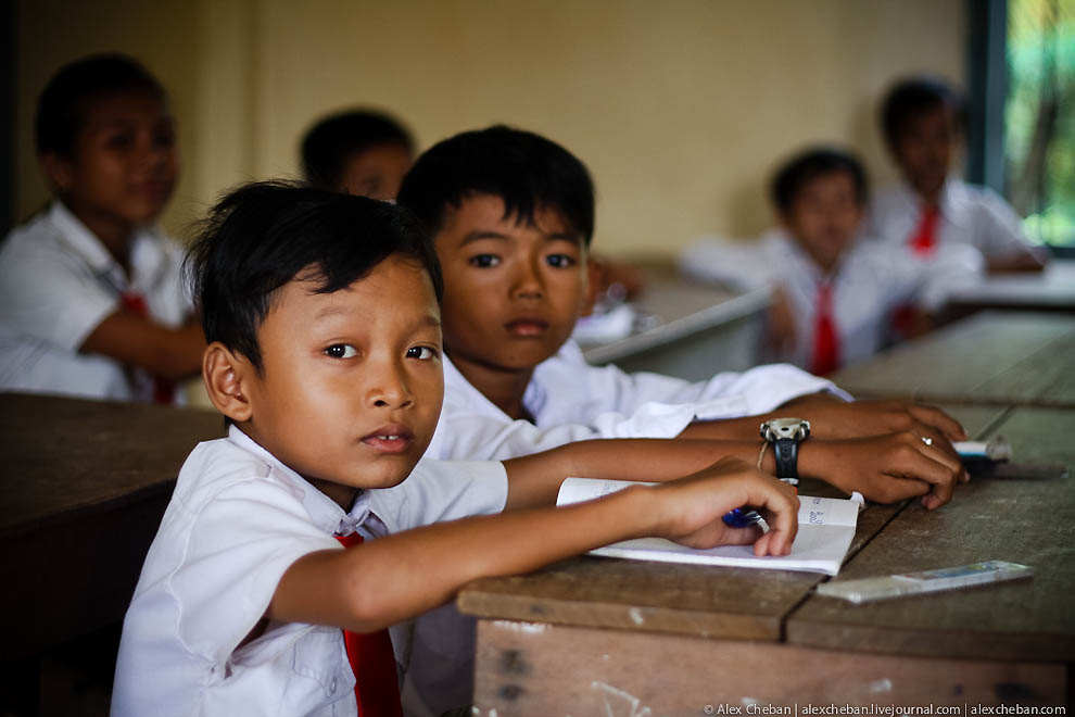 Фотография: Деревенская школа в Камбодже №9 - BigPicture.ru