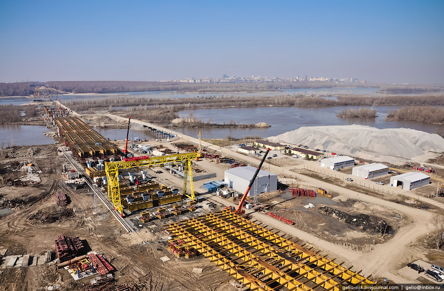 Фотография: Строительство третьего моста через Обь с вертолета №12 - BigPicture.ru