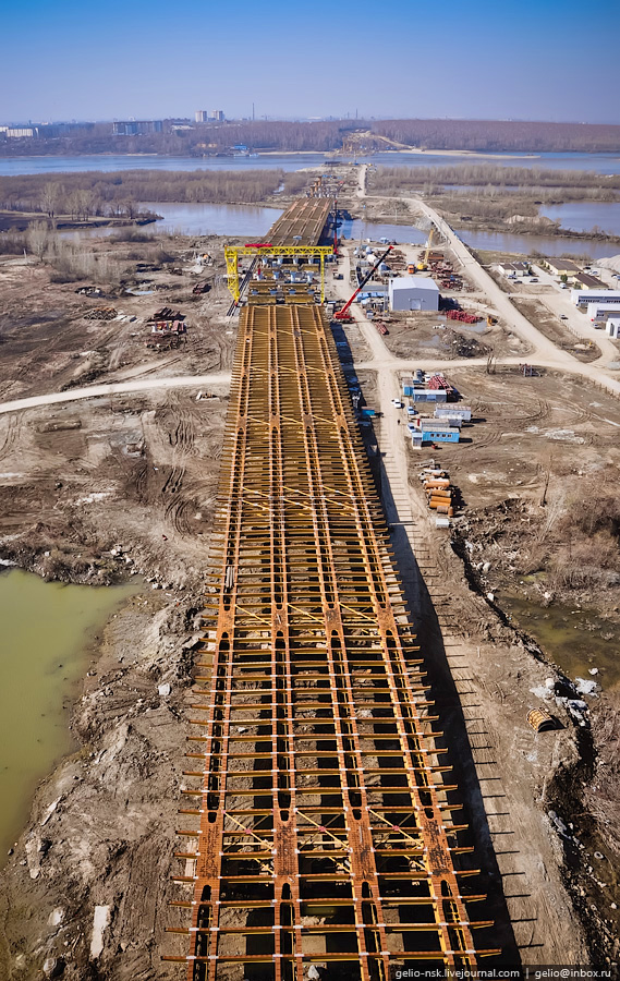Фотография: Строительство третьего моста через Обь с вертолета №13 - BigPicture.ru
