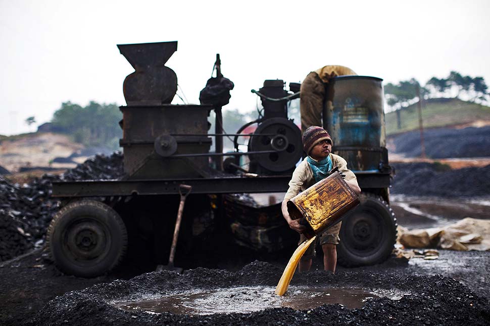 Фотография: Детский труд в индийских угольных шахтах №2 - BigPicture.ru