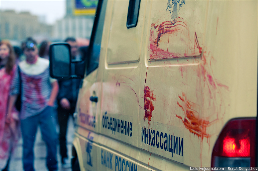 Фотография: Как московский ОМОН зомби задерживал №15 - BigPicture.ru