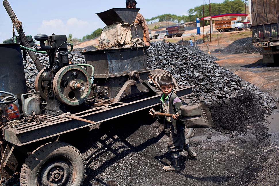 Фотография: Детский труд в индийских угольных шахтах №15 - BigPicture.ru