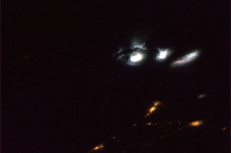 Фотография: Земля в объективе астронавта Паоло Несполи №17 - BigPicture.ru
