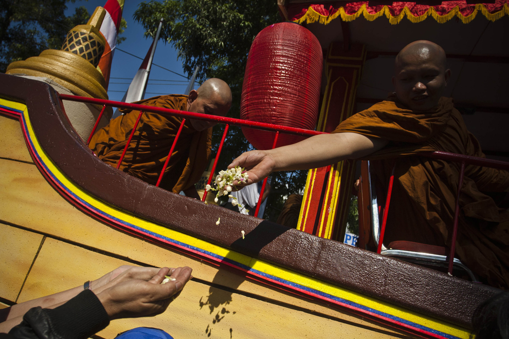 Фотография: Буддийский праздник Весак №27 - BigPicture.ru