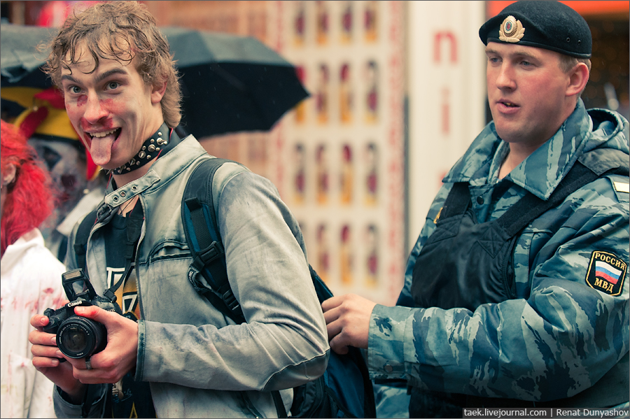 Фотография: Как московский ОМОН зомби задерживал №28 - BigPicture.ru