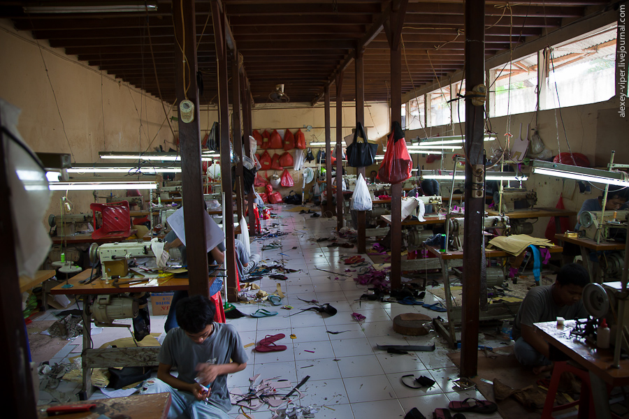 Фотография: Из кожи вон: Кожевенная фабрика на Бали №4 - BigPicture.ru
