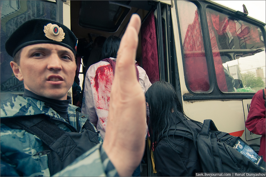Фотография: Как московский ОМОН зомби задерживал №36 - BigPicture.ru