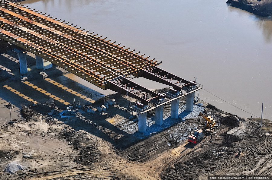Фотография: Строительство третьего моста через Обь с вертолета №10 - BigPicture.ru