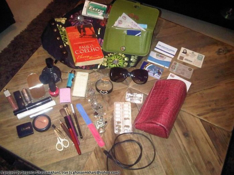Фотография: Заглянем в сумки к жителям Ирана №13 - BigPicture.ru