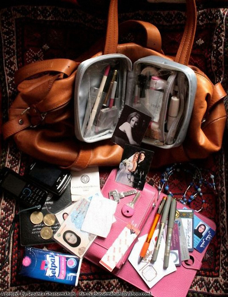 Фотография: Заглянем в сумки к жителям Ирана №133 - BigPicture.ru