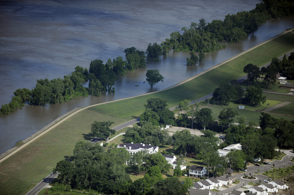 Фотография: Миссисипи угрожает США величайшим потопом‎ №22 - BigPicture.ru