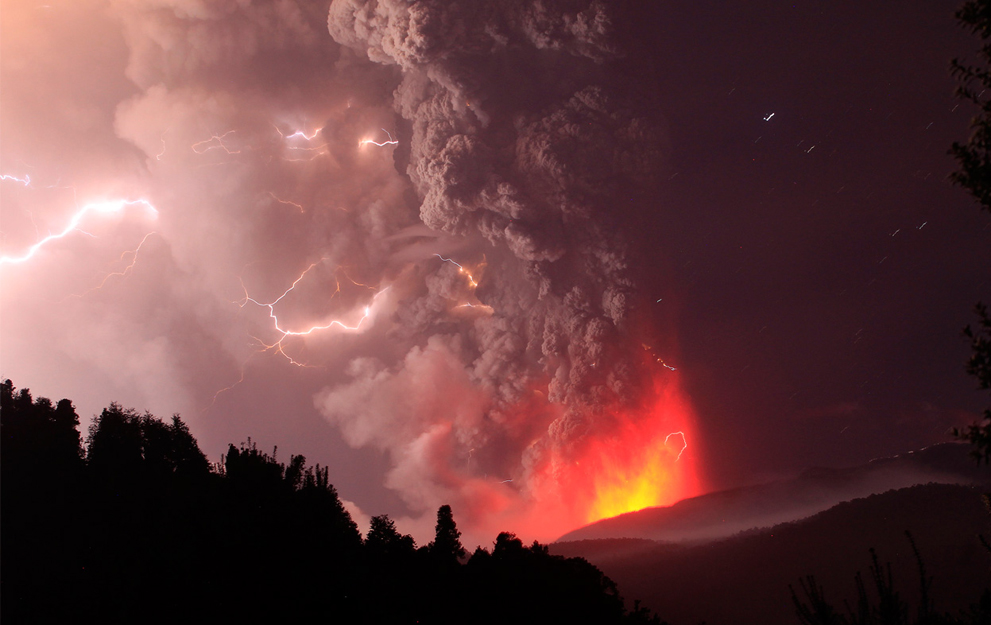 Фотография: Извержение вулкана Пуйеуэ в Чили №2 - BigPicture.ru