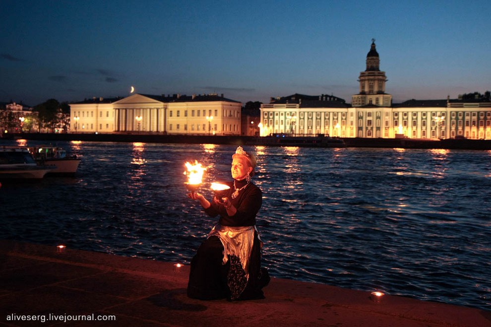 Фотография: Яркий горячий подарок белой ночью у Невы №13 - BigPicture.ru
