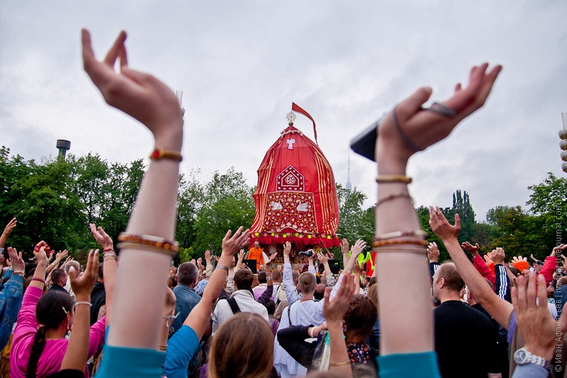 Фотография: Ратха-ятра — кришнаитский праздник Шествия Колесниц №16 - BigPicture.ru
