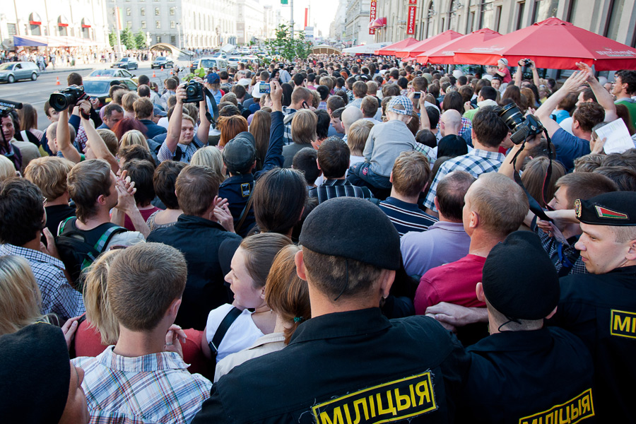 Фотография: Разгон мирной акции в Минске №16 - BigPicture.ru