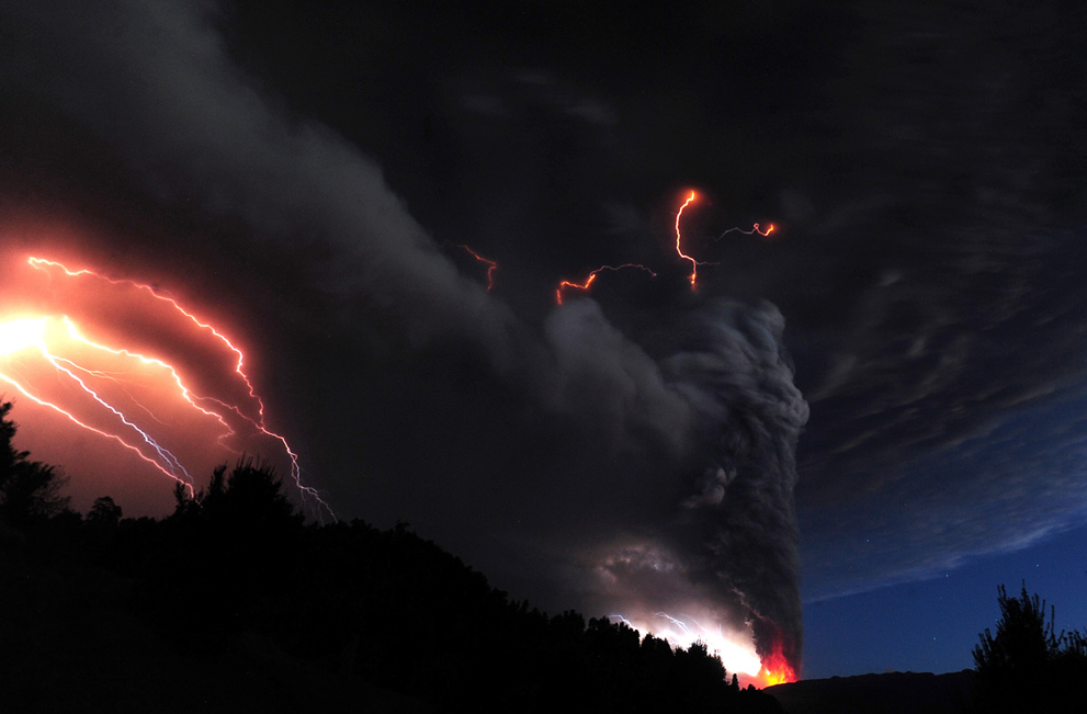 Фотография: Извержение вулкана Пуйеуэ в Чили №16 - BigPicture.ru