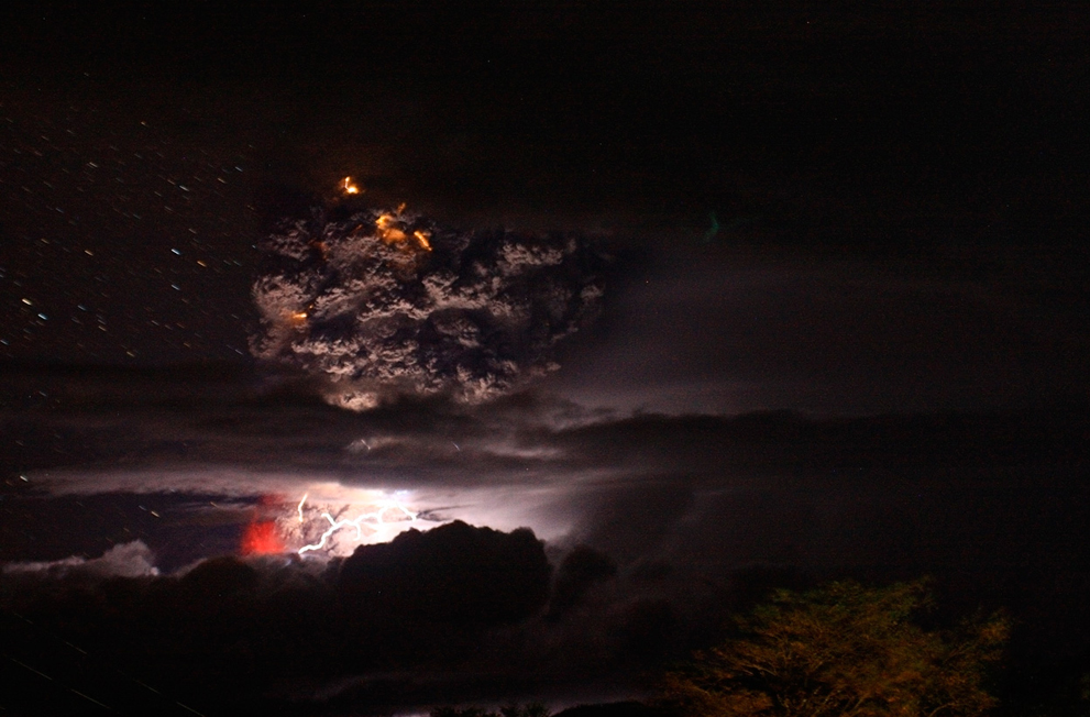 Фотография: Извержение вулкана Пуйеуэ в Чили №17 - BigPicture.ru